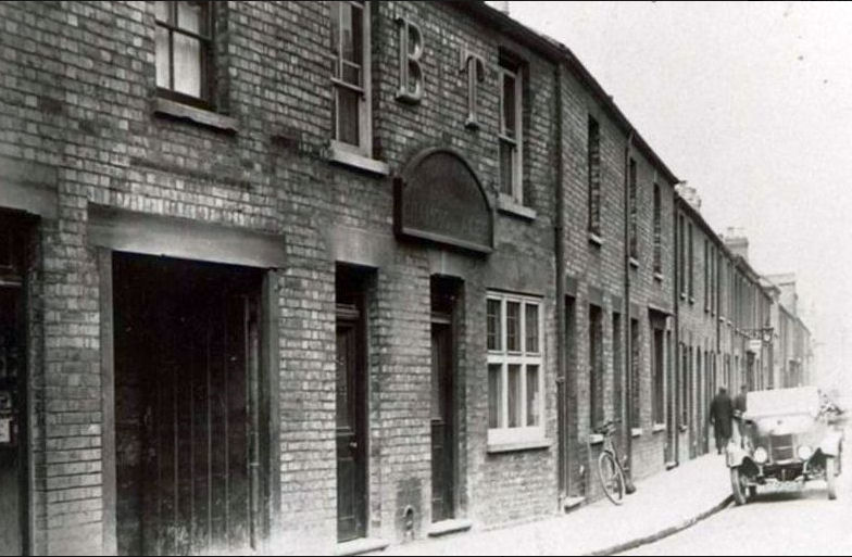 45, Gwydir St