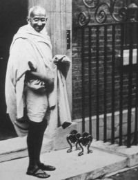 Gandhi visits 10, Downing Street, London, in 1931