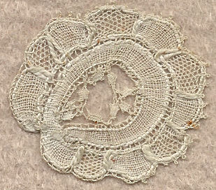 Bobbin lace - half stitch