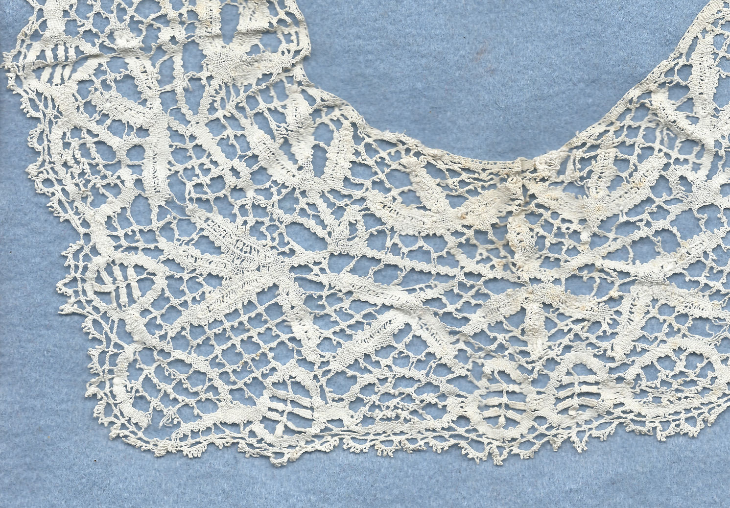 Bedfordshire lace collar