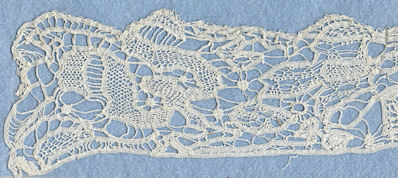Mixed tape lace collar