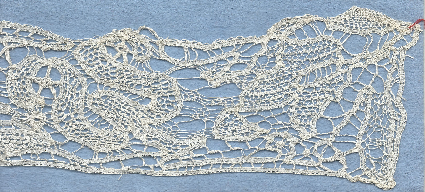 Mixed tape lace collar
