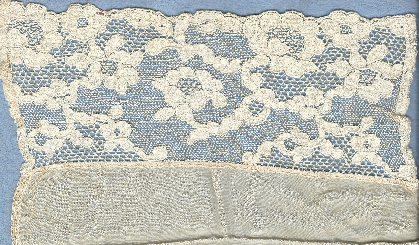 Flowery machine lace