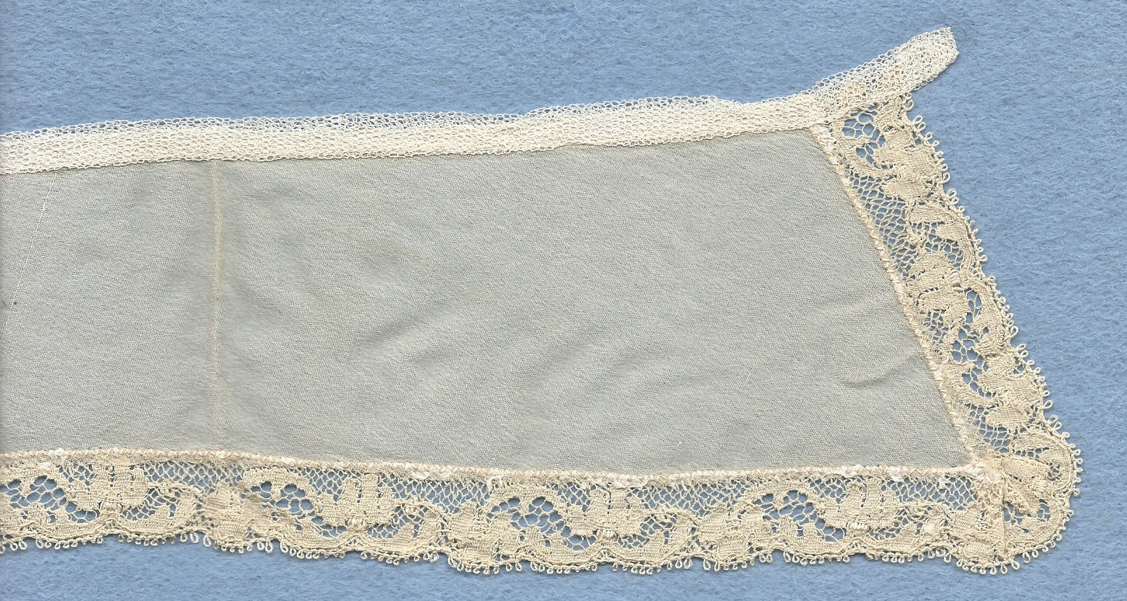 Machine lace collar