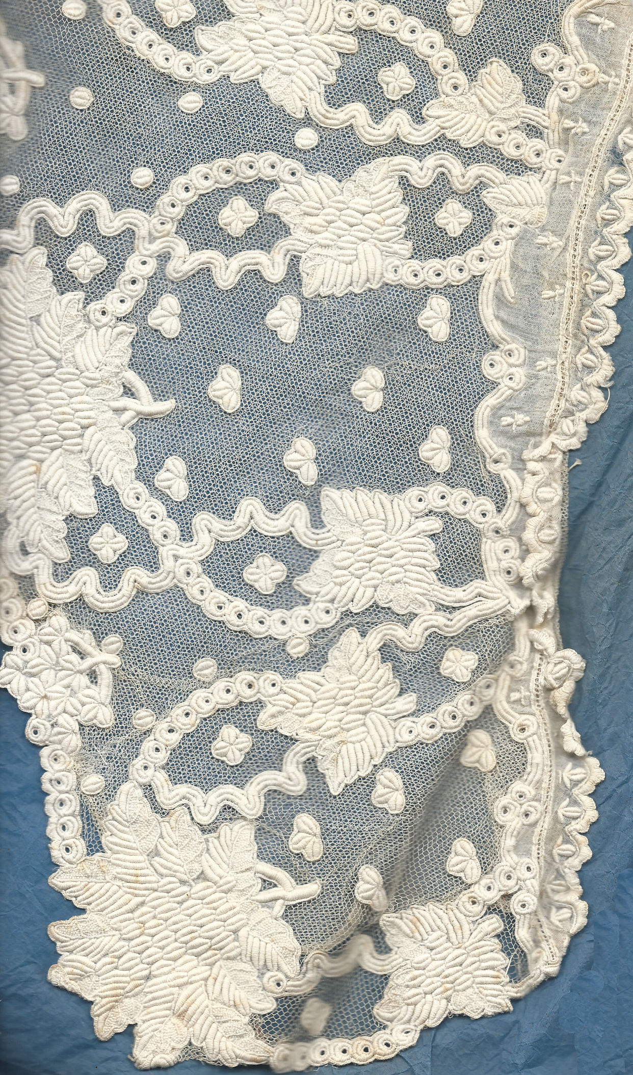 Lace collar