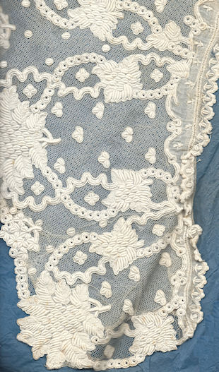 Lace collar