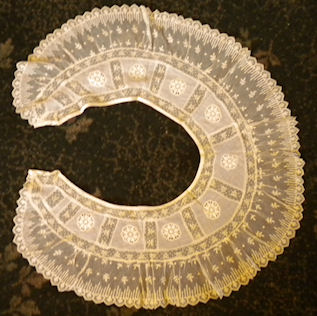 Collar made with different pieces of lace