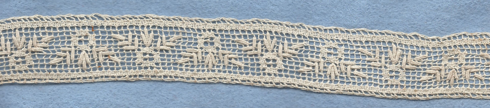 Filet lace