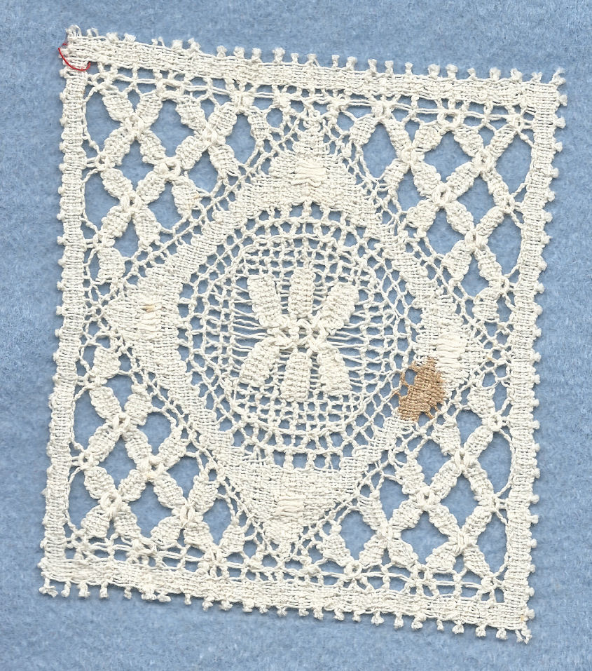 Lace mat