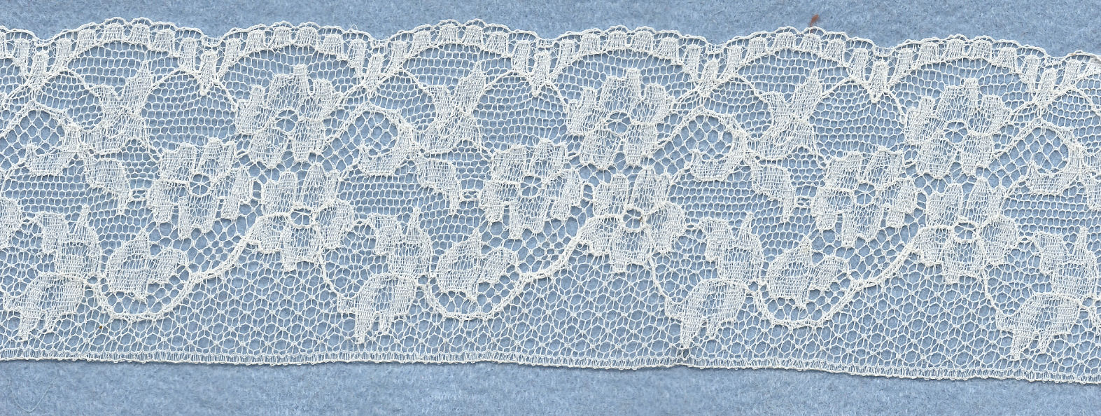 Machine lace edging