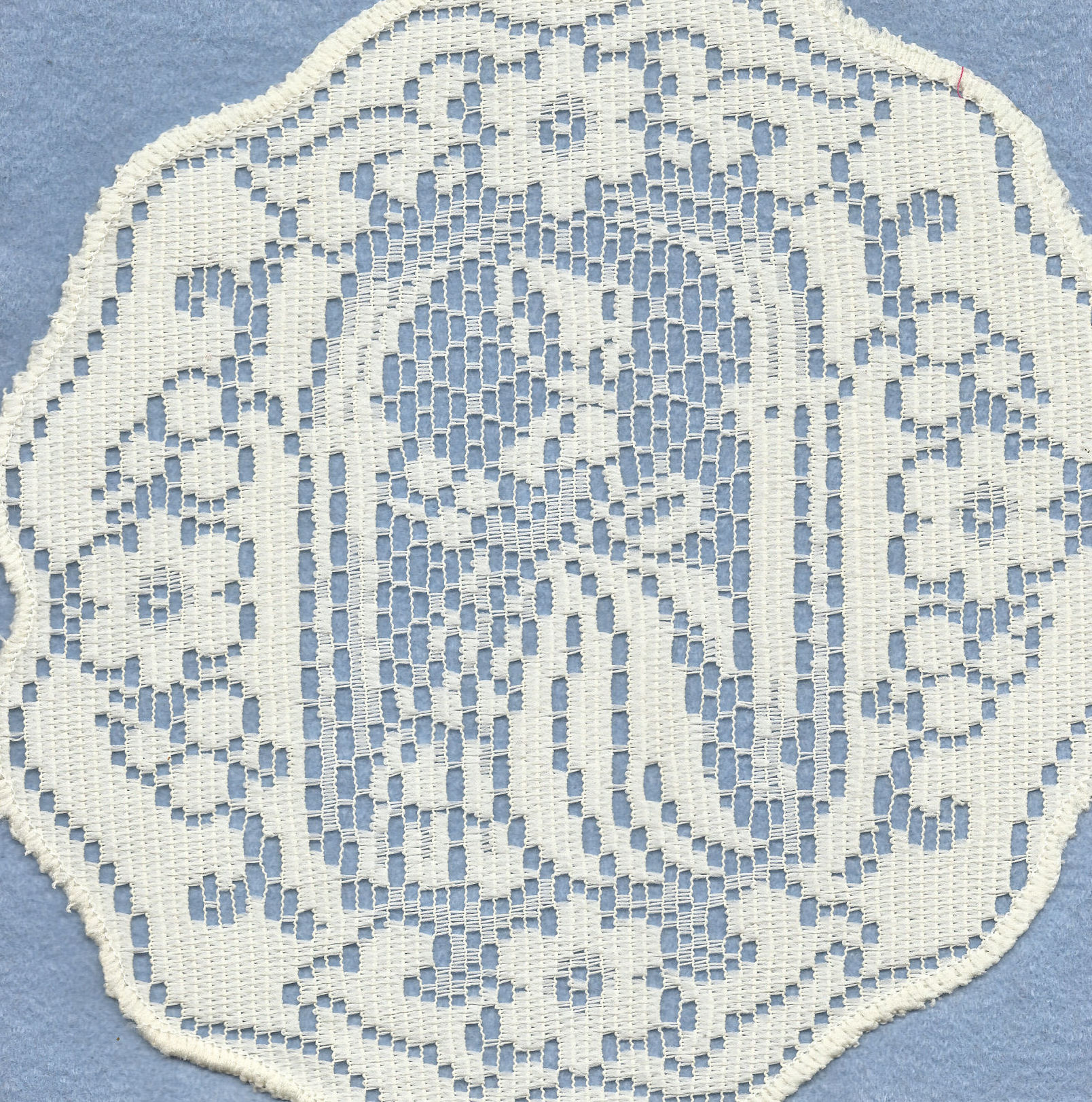 Machine lace mat