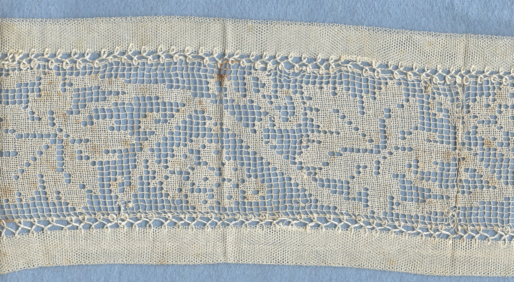 Filet lace