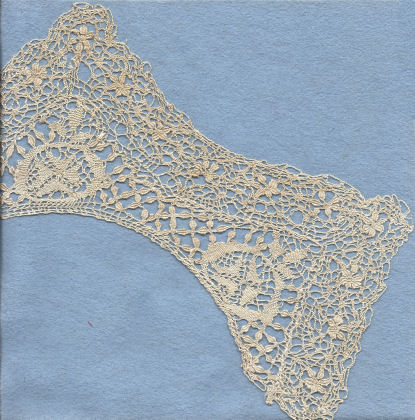 Maltese lace collar