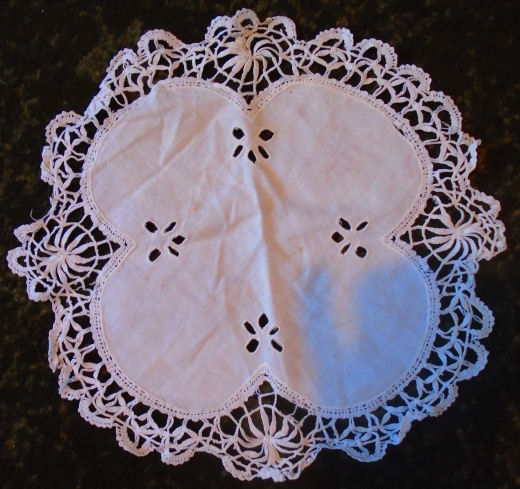 Cluny lace mat