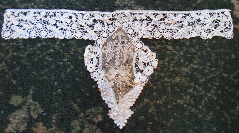 Honiton lace - collar