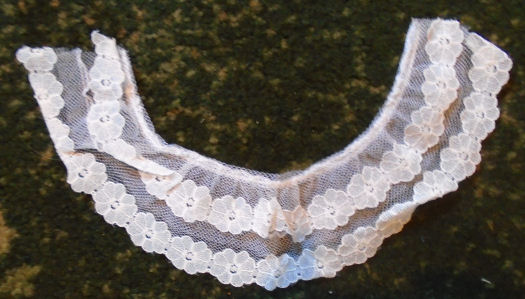 Cluny lace mat