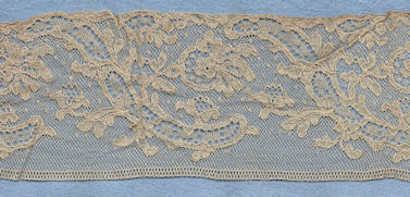 Flowery machine lace with gimp on one side