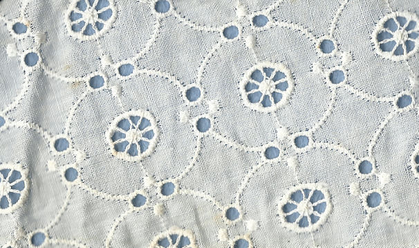 Broderie anglaise collar