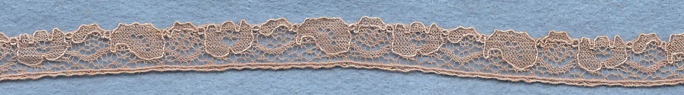 Flowery machine lace with gimp on one side