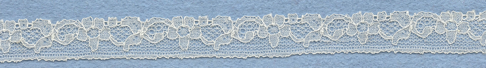 Flowery machine lace with gimp on one side