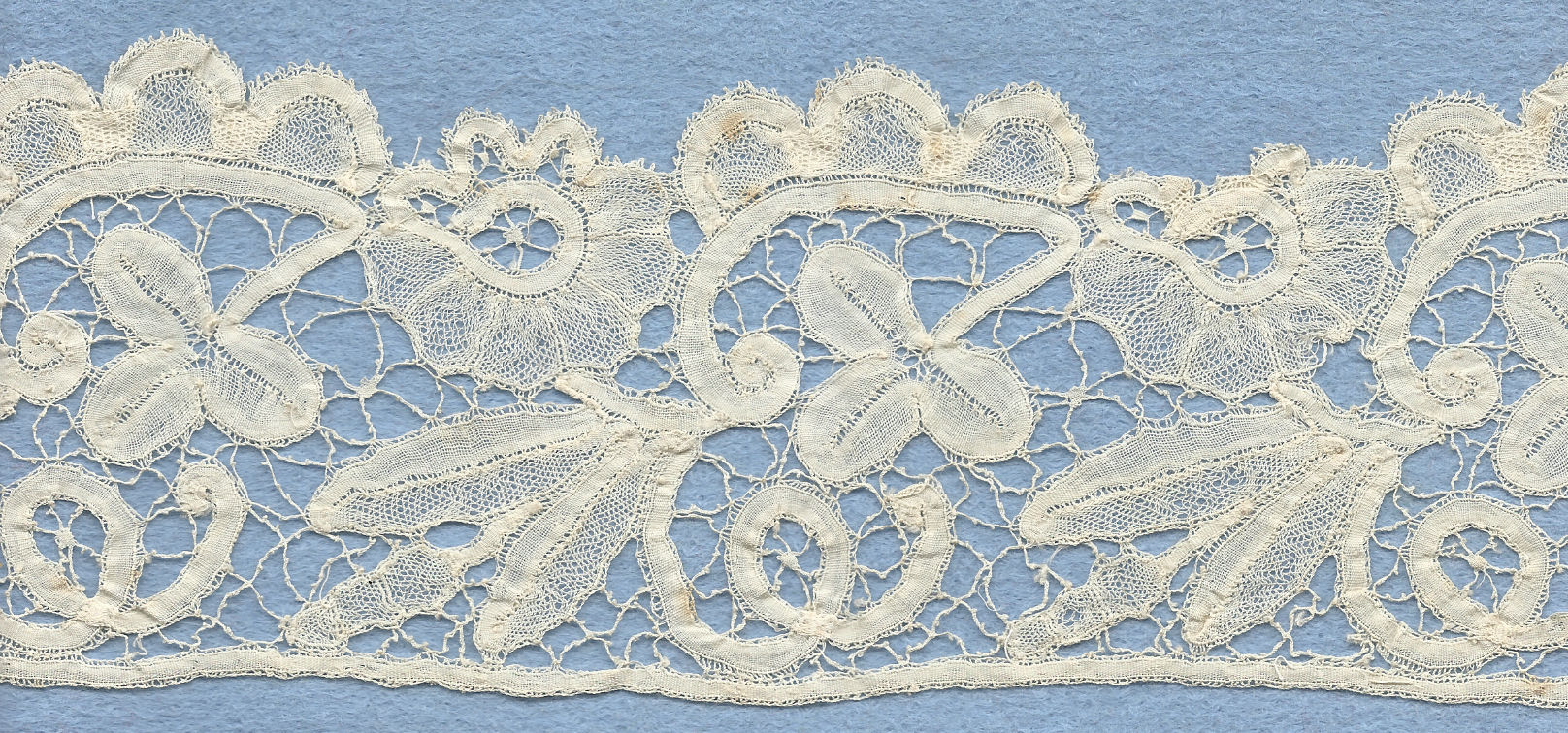 Honiton lace edging