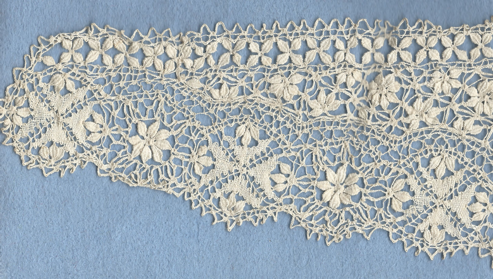 Maltese lace collar