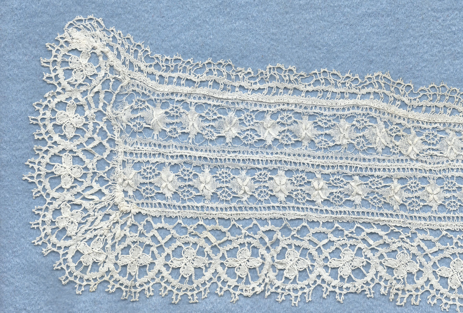 Bedfordshire lace - part of collar