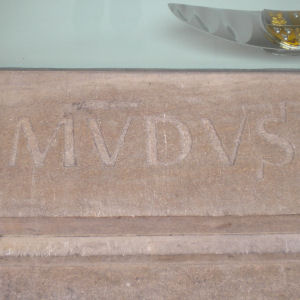 MUDUS with scribal mark