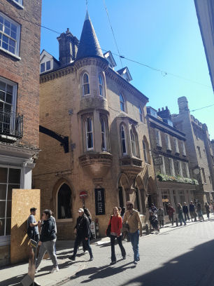 10 Trinity St