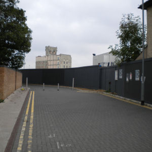 Path to Cambridge railway station