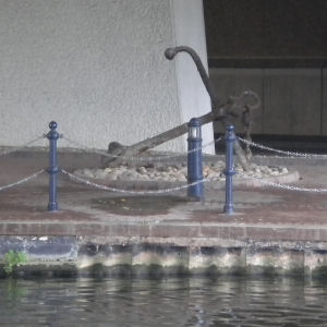 Anchor under Elizabeth Way Bridge