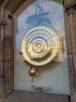 Grasshopper clock